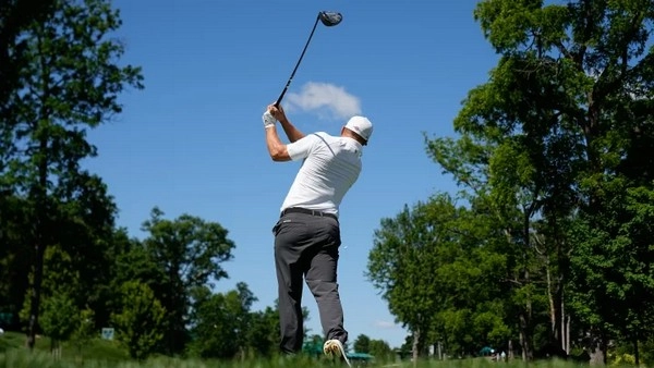 First Round Leader Odds and the Weather Window Advantage
